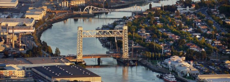 Almeda bridge Medium Yak and Yeti Movers